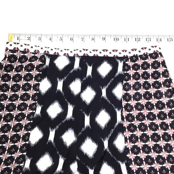 LF x Chandelier Black White Boho Floral Shorts 10 - Picture 3 of 6